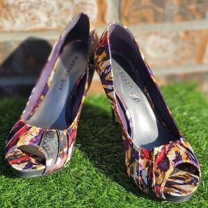 Madden Girl Peep Toe Floral Pumps, Women's Size  7
